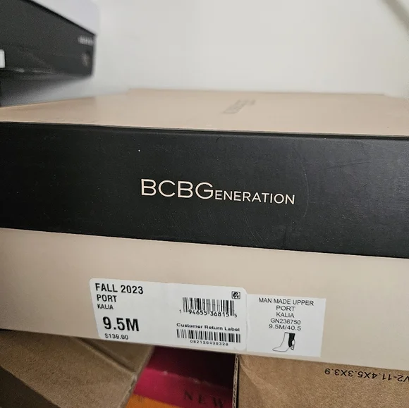 BCBG Womens boots- NIB - Picture 4 of 5